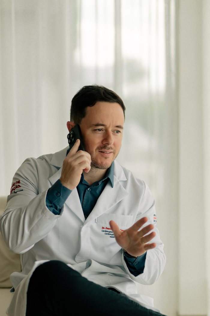 Dr. Danilo Zanotta em atendimento